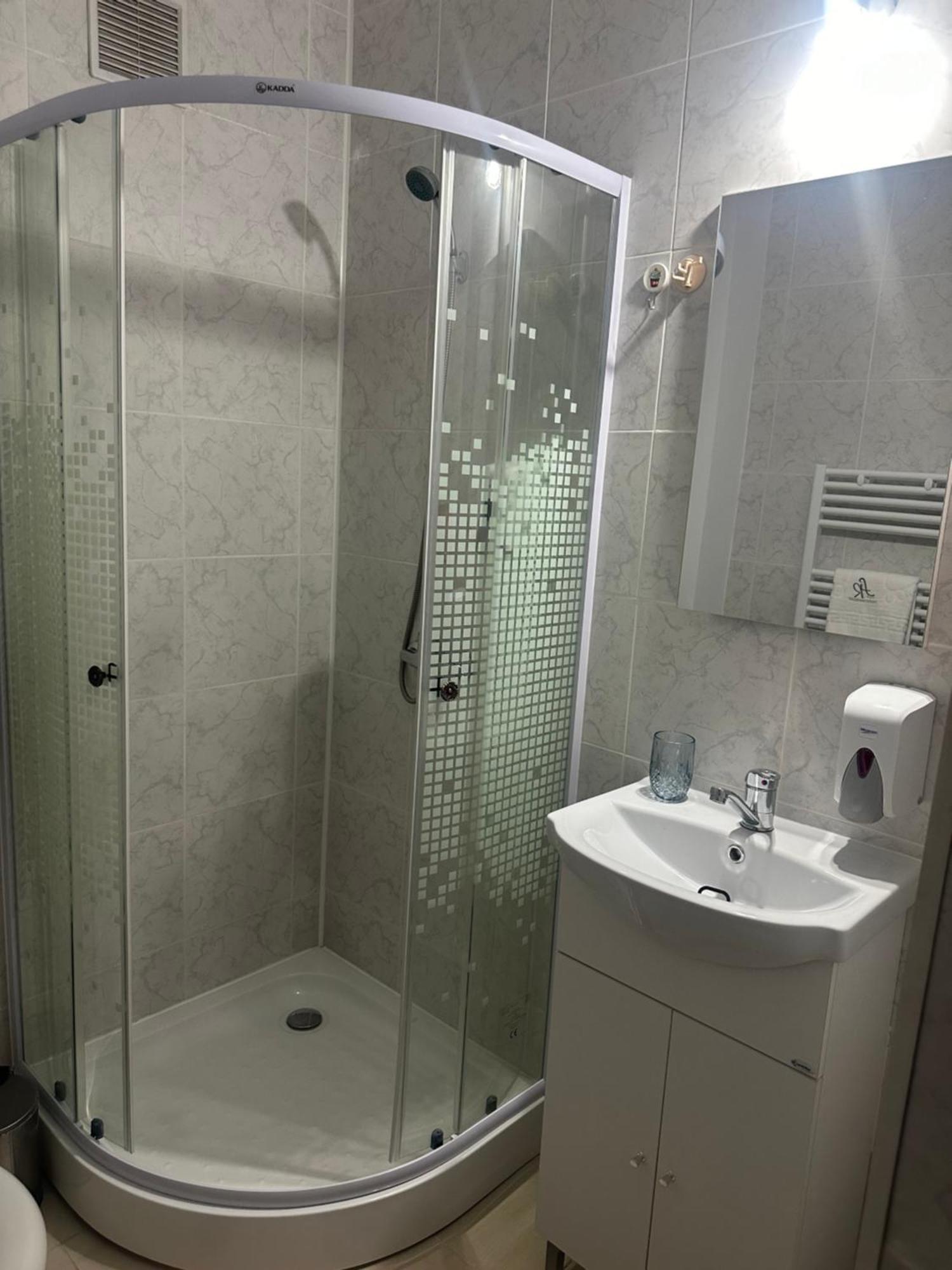 Hotel Freedom&Relax à Buzău Extérieur photo